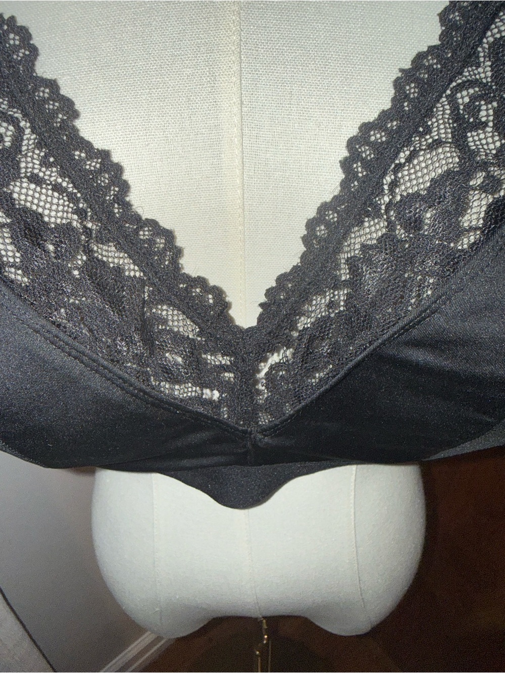 torrid Black Lightly Lined Smooth Lace V-Neck Bralette Plus Size 3 Adjustable - Picture 5 of 9